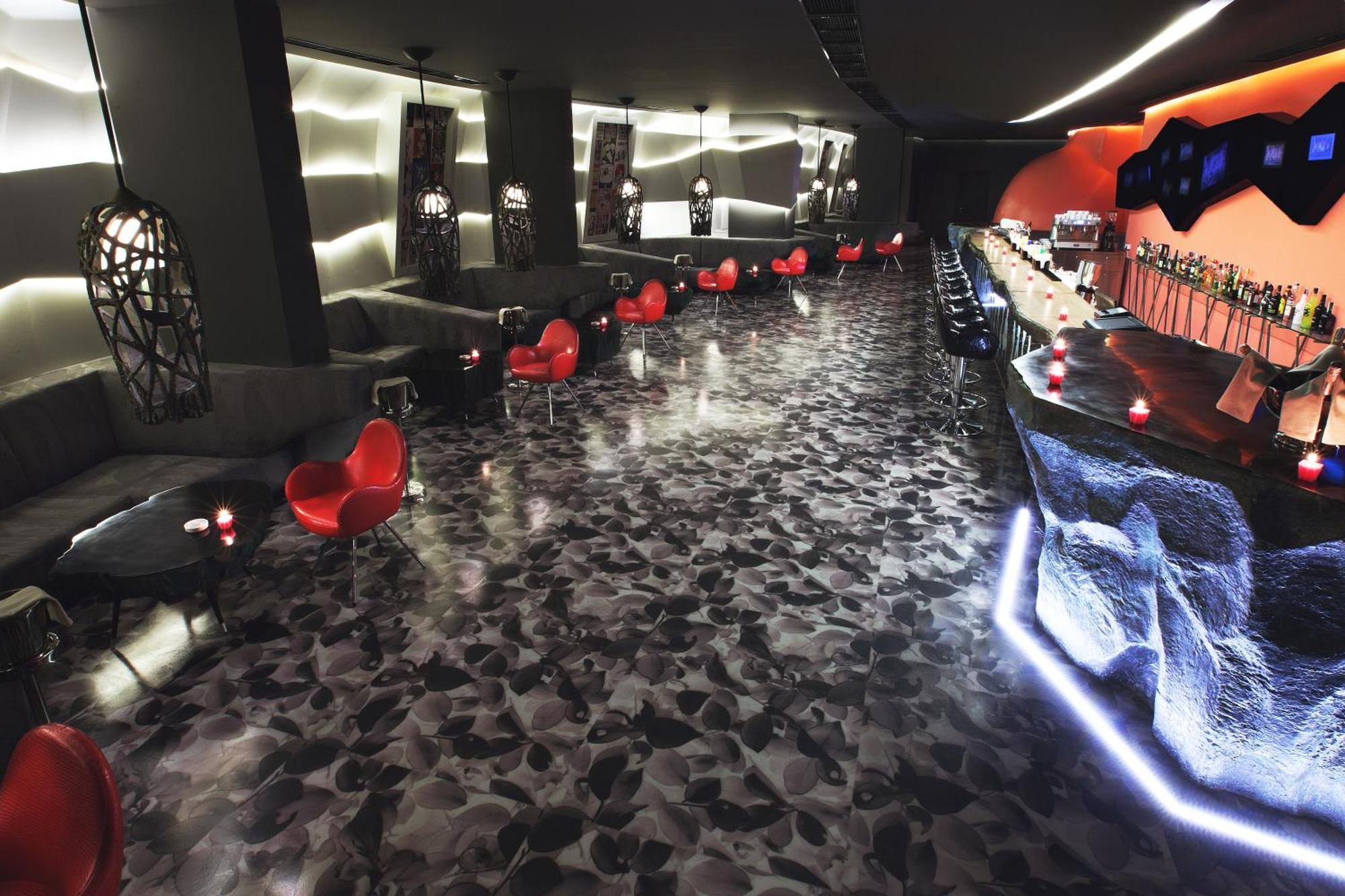 Mirotel Resort And Spa Трускавец Екстериор снимка The interior of the nightclub