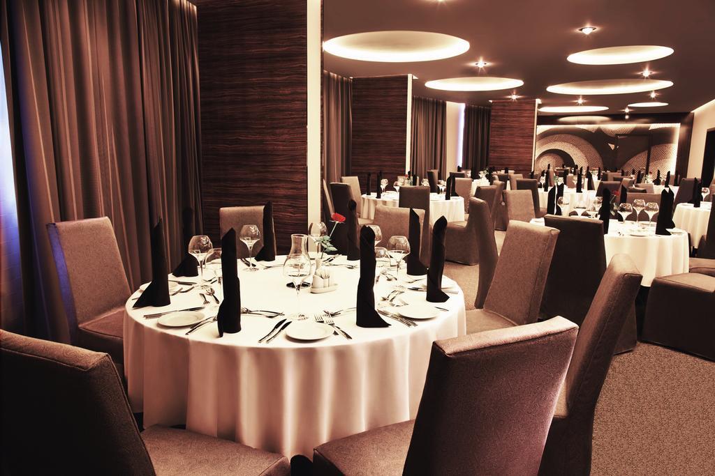 Mirotel Resort And Spa Трускавец Екстериор снимка The ballroom at the hotel