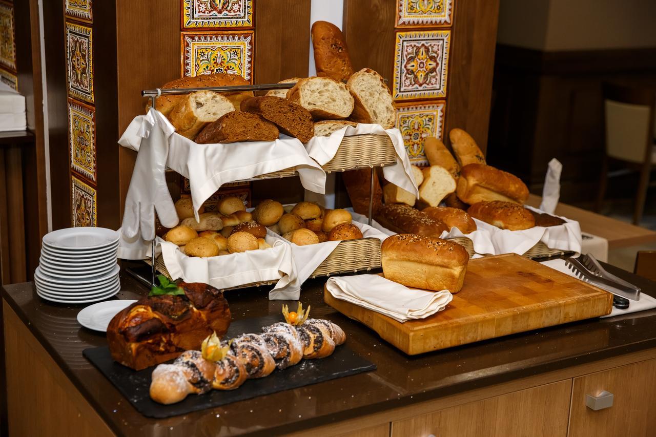 Mirotel Resort And Spa Трускавец Екстериор снимка A bread station