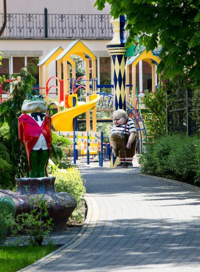 Mirotel Resort And Spa Трускавец Екстериор снимка The children's play area